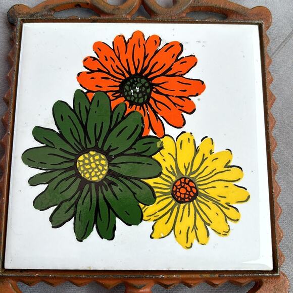 Antique Cast Iron Trivet Flower Power - Picture 2 of 6
